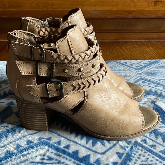 Open toe booties - Picture 3 of 4